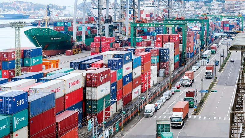 美中貿易戰2018年開打，反而有助台灣出口，今年8月出口值超過300億美元，創歷年單月新高。